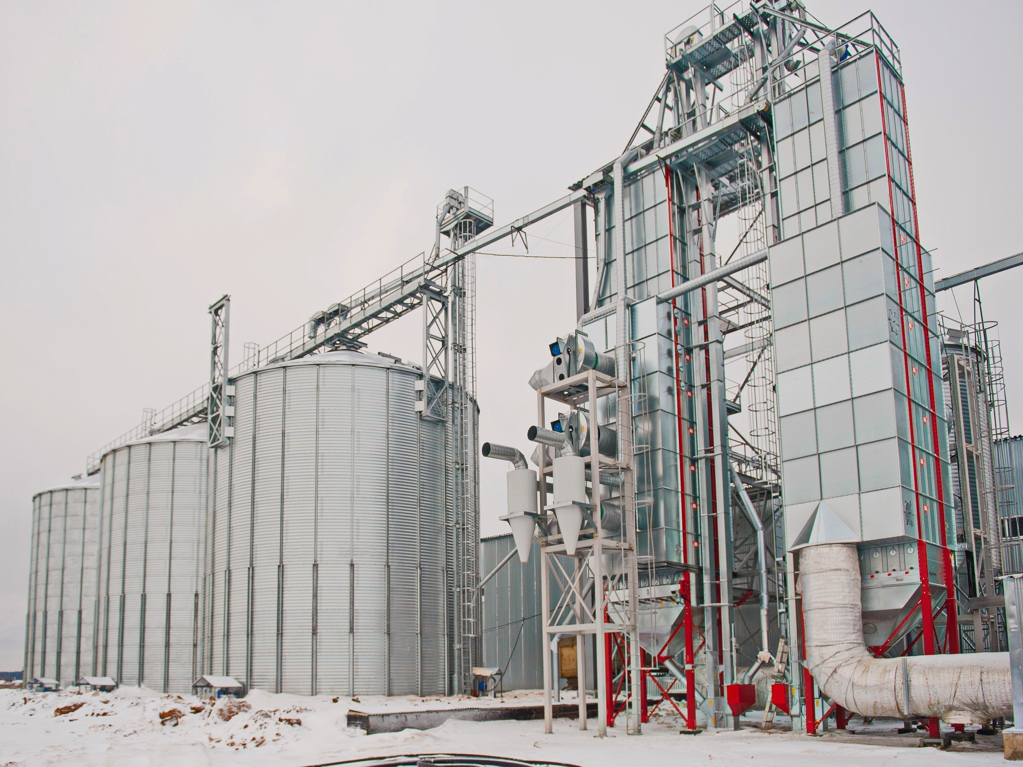 Partial JEMA transport to facilities for cleaning and drying grain.